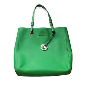 Michael Kors Jet Set Travel In Kelly Green